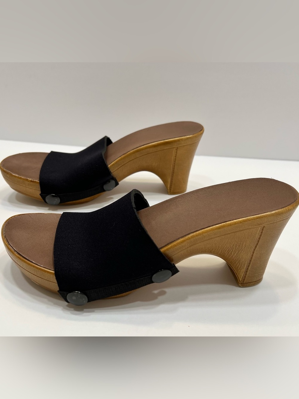 Onesole -Traveler Soft Step-Camel Color with Black Top-Size 6